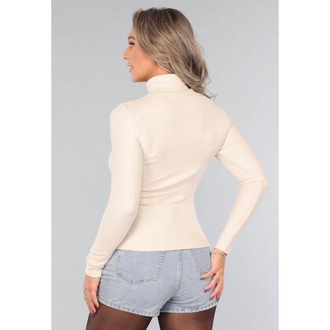 Beigefarbener gerippter Rollkragenpullover