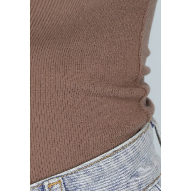 Taupefarbenes T-Shirt mit kleiner Farbe