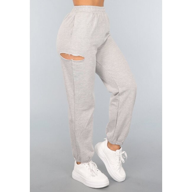 Grauer Jogger mit Ausschnitt