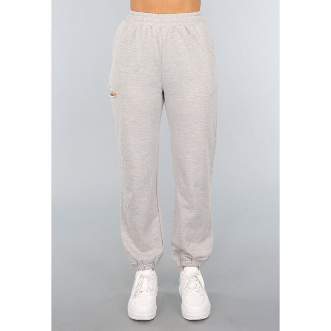 Grauer Jogger mit Ausschnitt