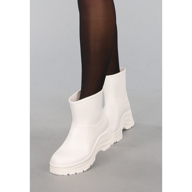 Weiße Regenstiefel mit dicker Sohle