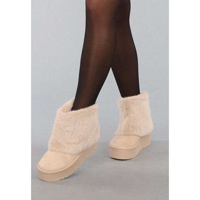 Weiche Schlupfstiefel in Beige