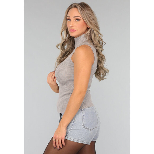 Graues geripptes Tanktop mit Farbe