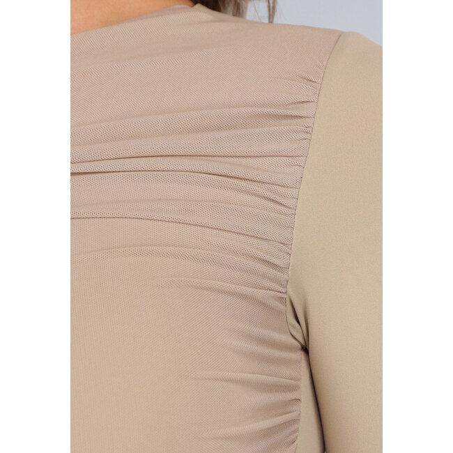 Khakifarbenes gepolstertes Top mit Mesh-Details