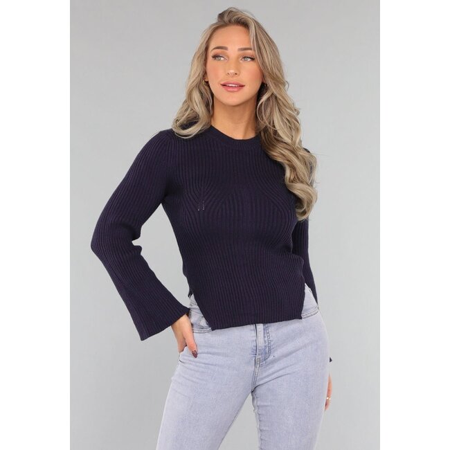 Marineblauer Rippenpullover mit weiten Ärmeln