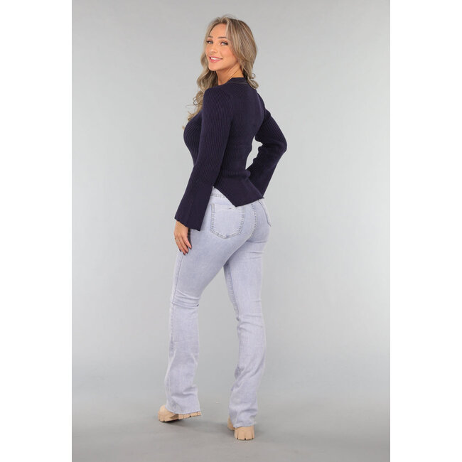 Marineblauer Rippenpullover mit weiten Ärmeln