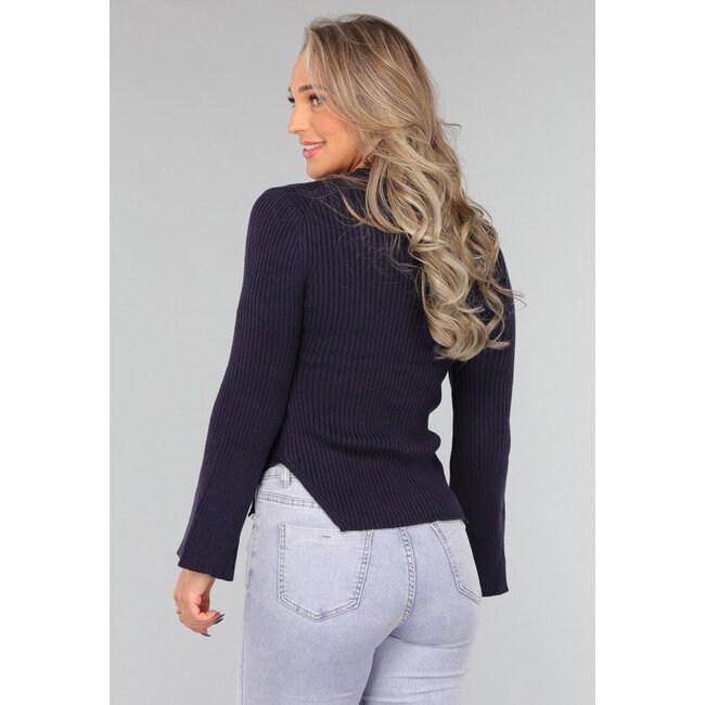 Marineblauer Rippenpullover mit weiten Ärmeln
