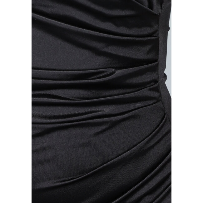 Schwarzes Satin-Trägerkleid mit Schlitz