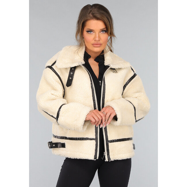 Teddyjacke in Ecru mit schwarzen Details