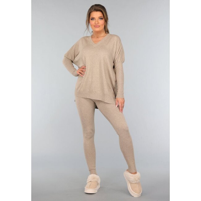 Zweiteiler in Taupe mit übergroßem Pullover