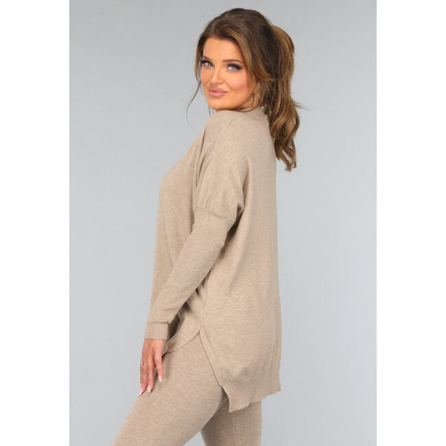 Zweiteiler in Taupe mit übergroßem Pullover