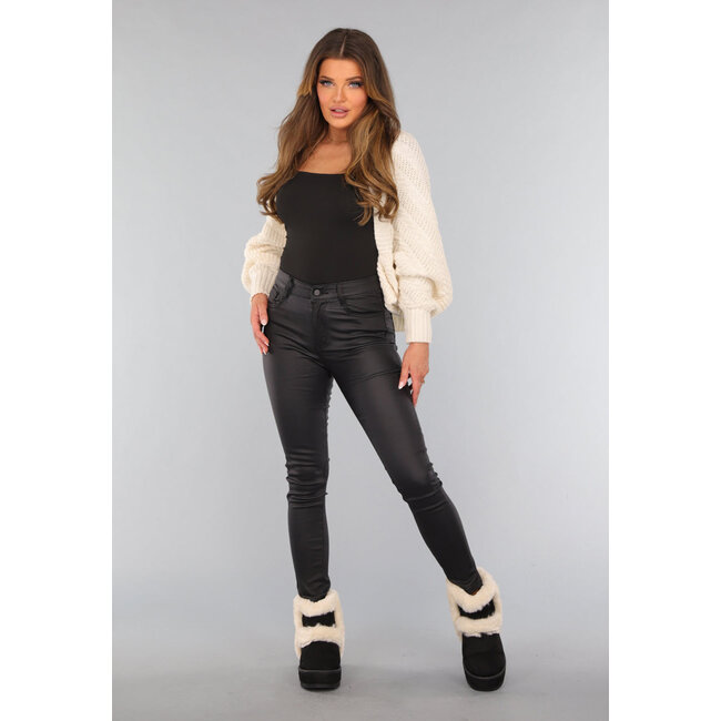 Beigefarbene kurze Strickjacke