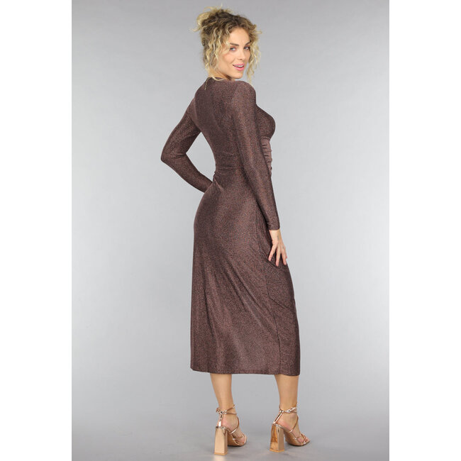 Roségoldenes Kleid mit hohem Ausschnitt und Twist