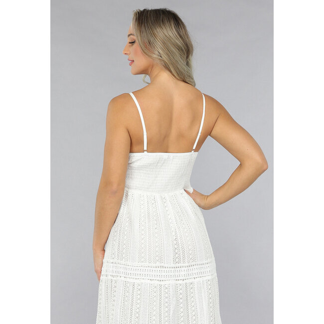 Weißes Häkelkleid im Boho-Stil