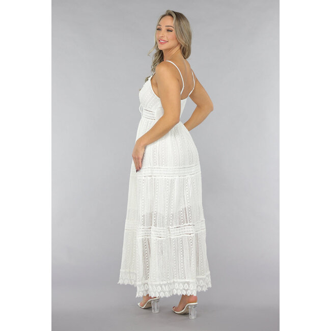 Weißes Häkelkleid im Boho-Stil