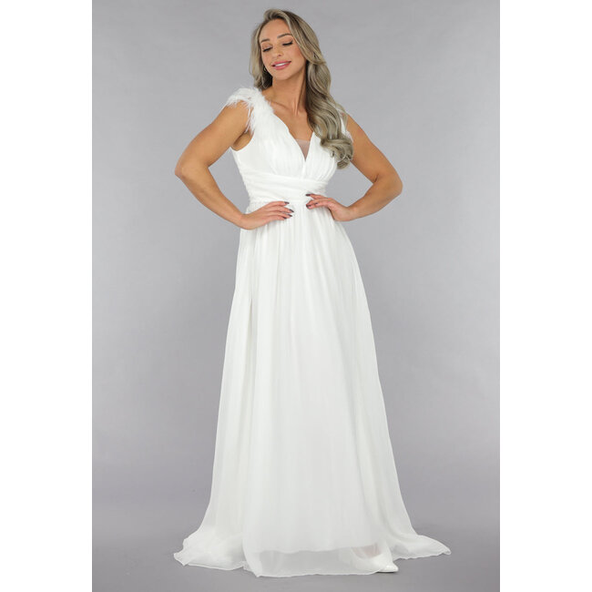 Langes weißes Chiffonkleid mit Federdetails