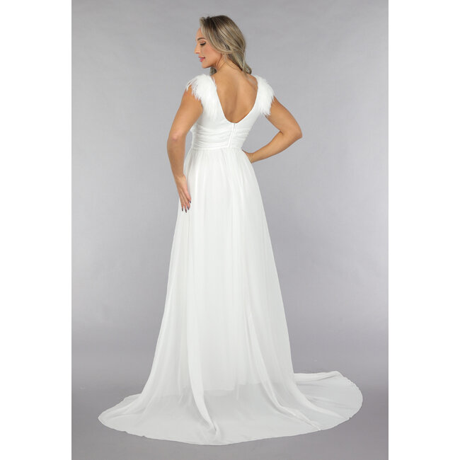 Langes weißes Chiffonkleid mit Federdetails