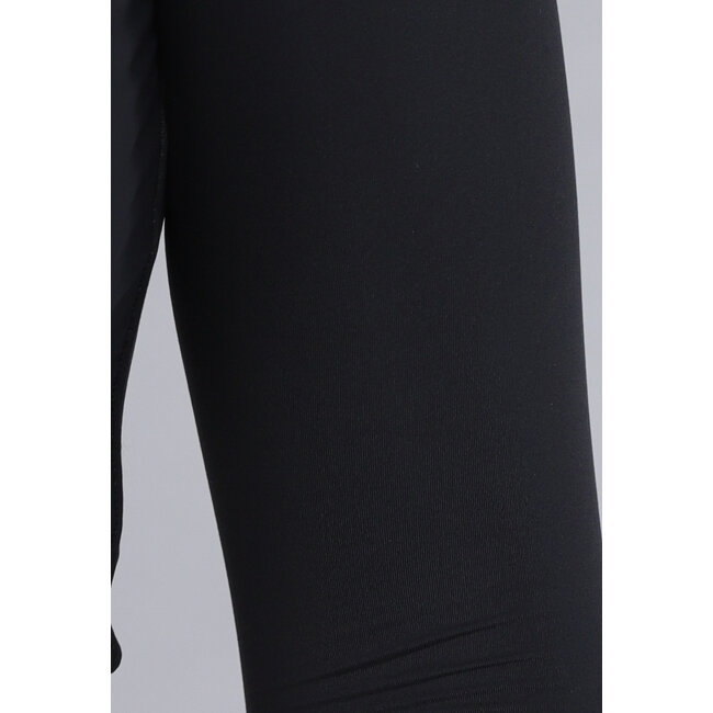 Schwarzes Cropped Top mit hohem Ausschnitt