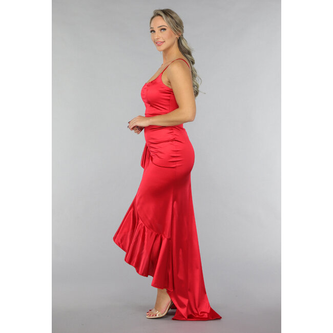 Langes rotes Satin-Rüschen-Kleid