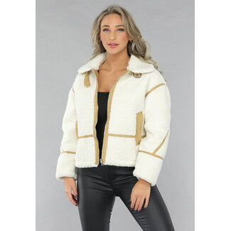 Teddyjacke in Ecru mit Wildlederdetails in Camel