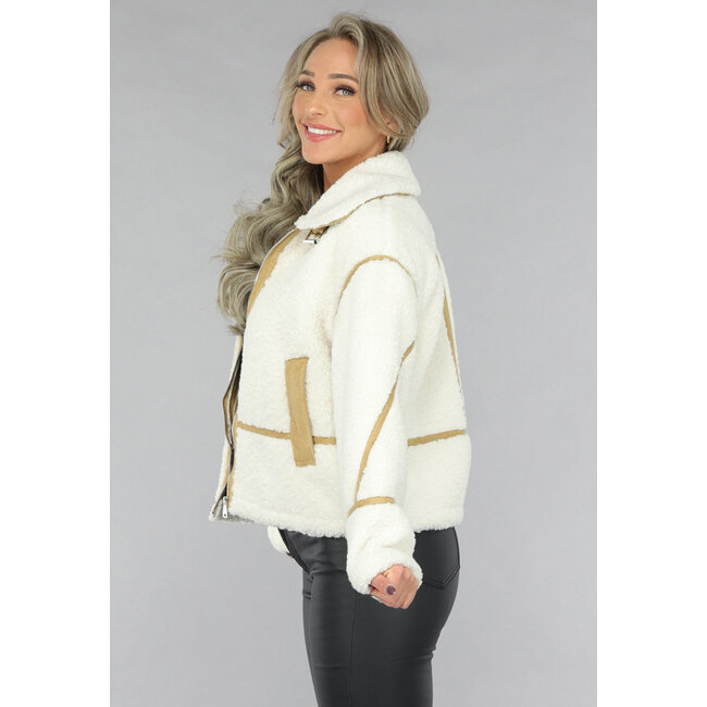 Teddyjacke in Ecru mit Wildlederdetails in Camel