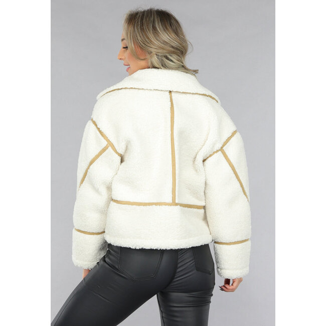Teddyjacke in Ecru mit Wildlederdetails in Camel