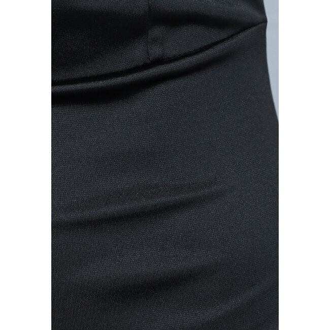 Schwarzes gerafftes Abendkleid aus schwarzem Satin