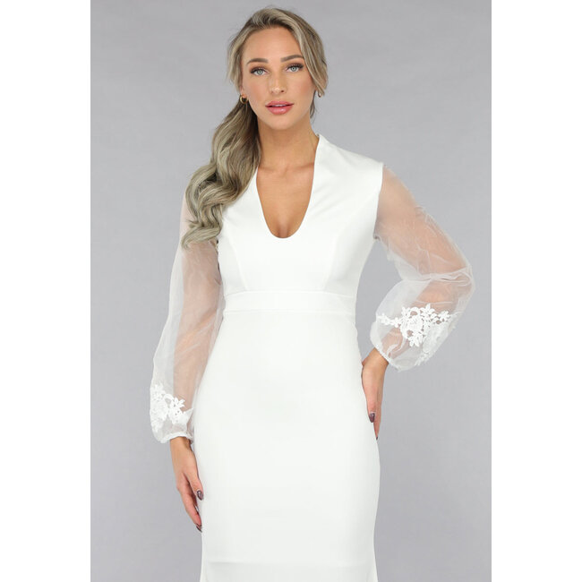 Tailliertes Brautkleid mit Chiffon-Ärmeln