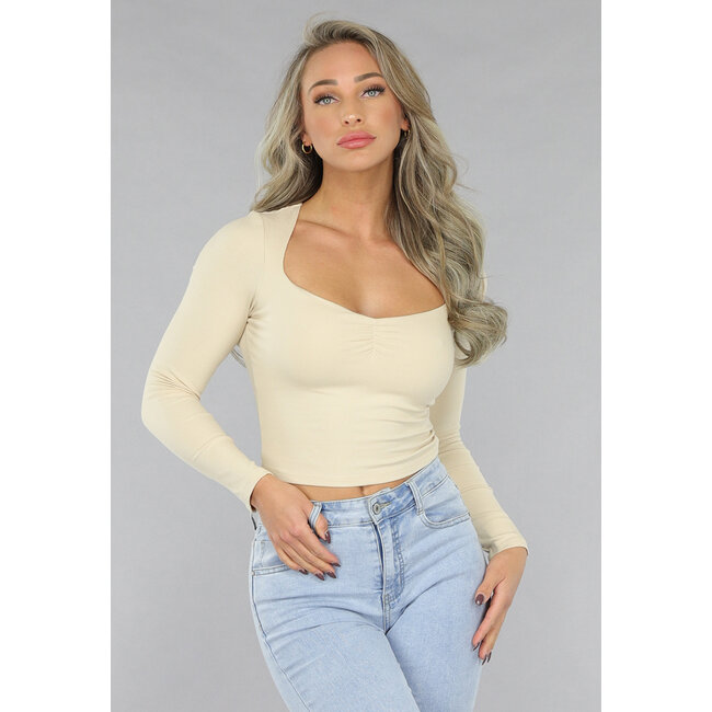 Beigefarbenes Rippen-Top mit kleinem Knittereffekt