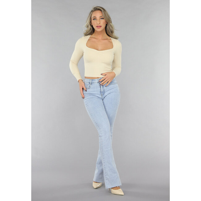 Beigefarbenes Rippen-Top mit kleinem Knittereffekt