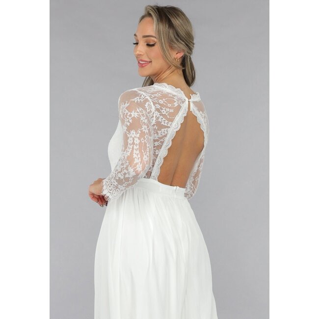 Weißes Brautkleid mit offenem Rücken