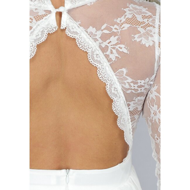 Weißes Brautkleid mit offenem Rücken