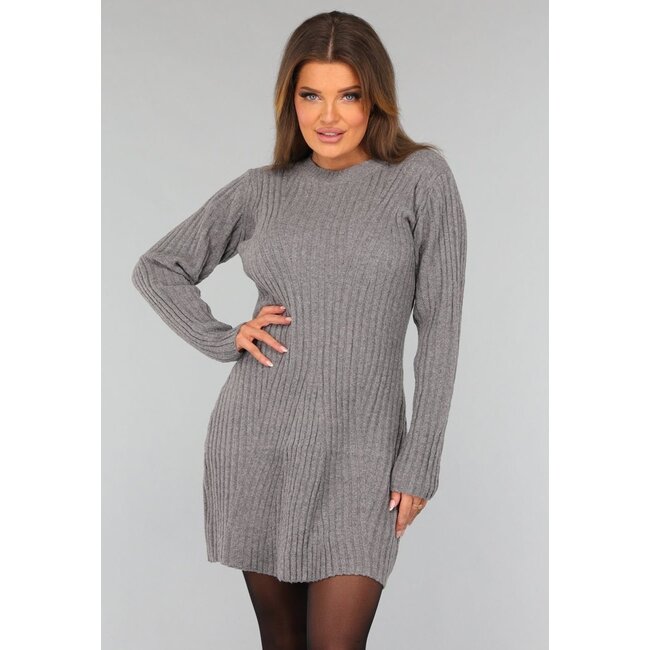 Graues langärmeliges Kleid aus Rippenstrick