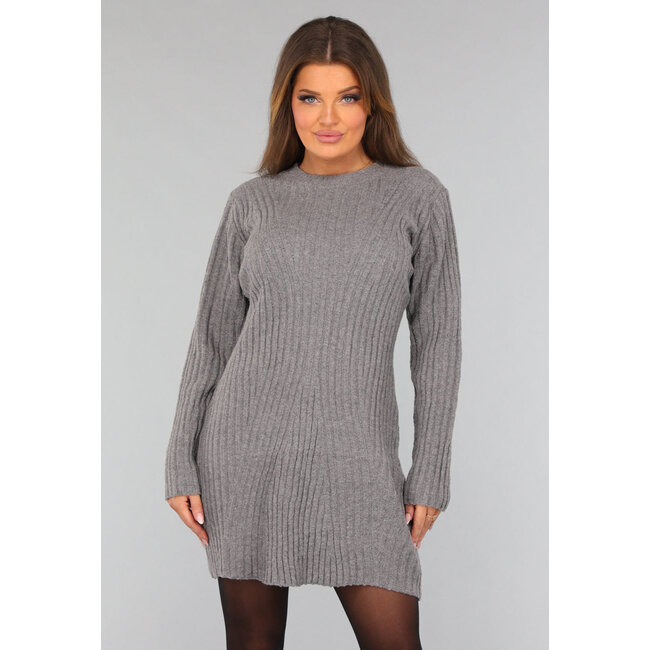 Graues langärmeliges Kleid aus Rippenstrick