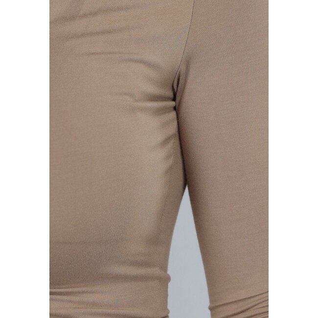 Taupefarbenes Top mit drapiertem Ausschnitt