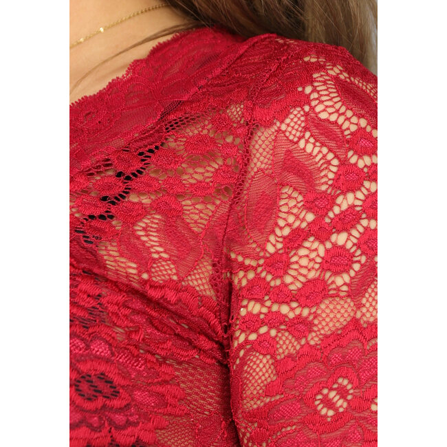Burgunderfarbenes Spitzen-Crop-Top mit Knöpfen