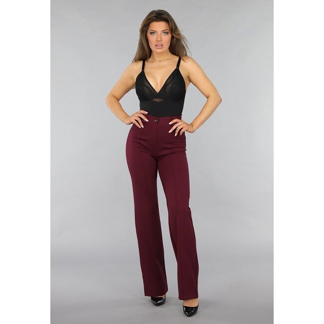 Schwarzer korrigierender Bodysuit mit Spitzen-Cups