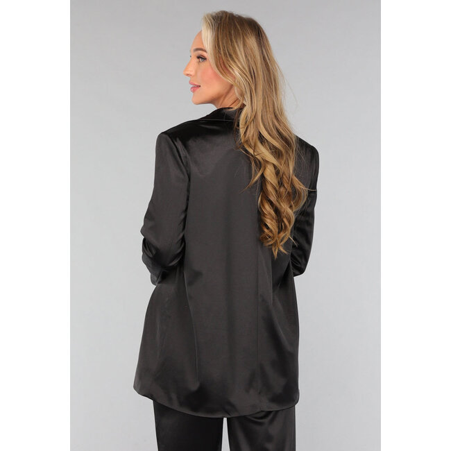 Schwarzer Satin-Blazer in Übergröße