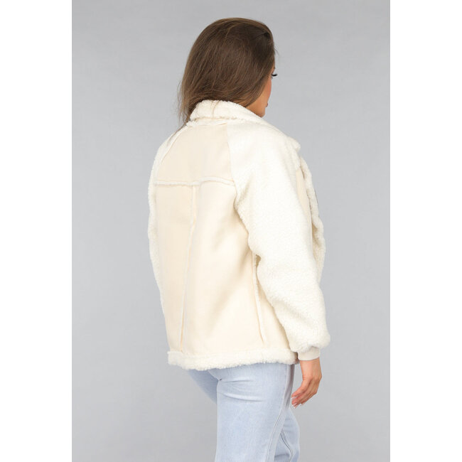 Ecru Bikerjacke in Wildlederoptik mit Teddy-Ärmeln