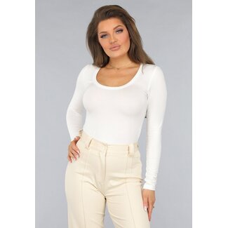 Weißes Stretch-Top mit weitem Ausschnitt
