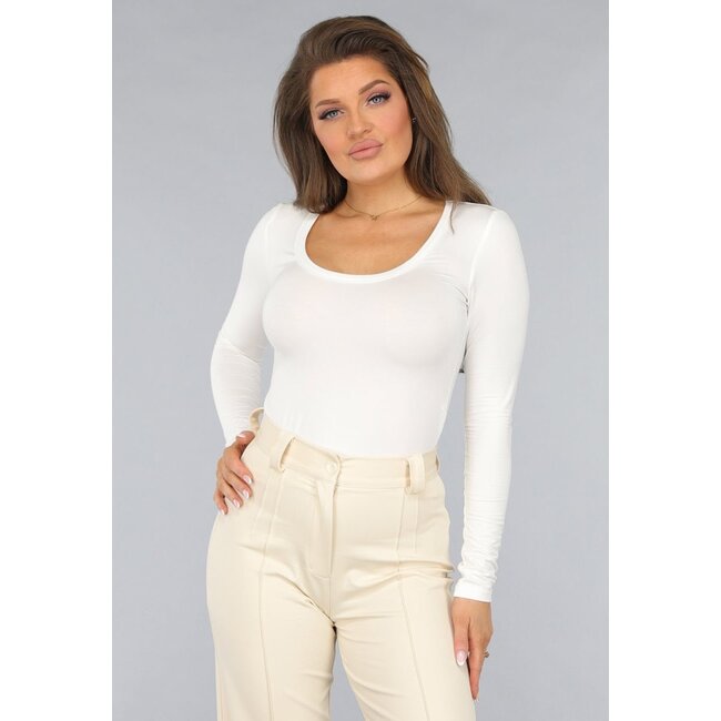 Weißes Stretch-Top mit weitem Ausschnitt