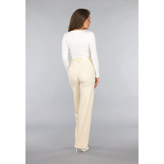 Weißes Stretch-Top mit weitem Ausschnitt