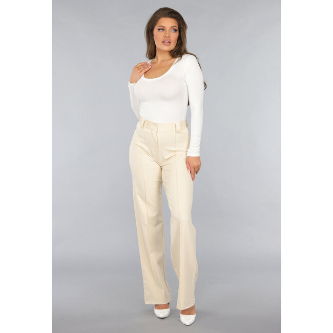 Weißes Stretch-Top mit weitem Ausschnitt
