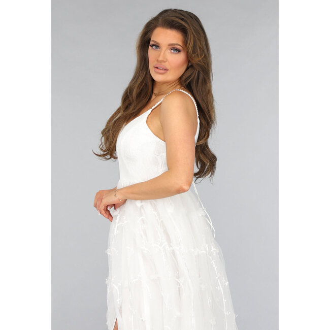Weißes Brautkleid mit besticktem Rock