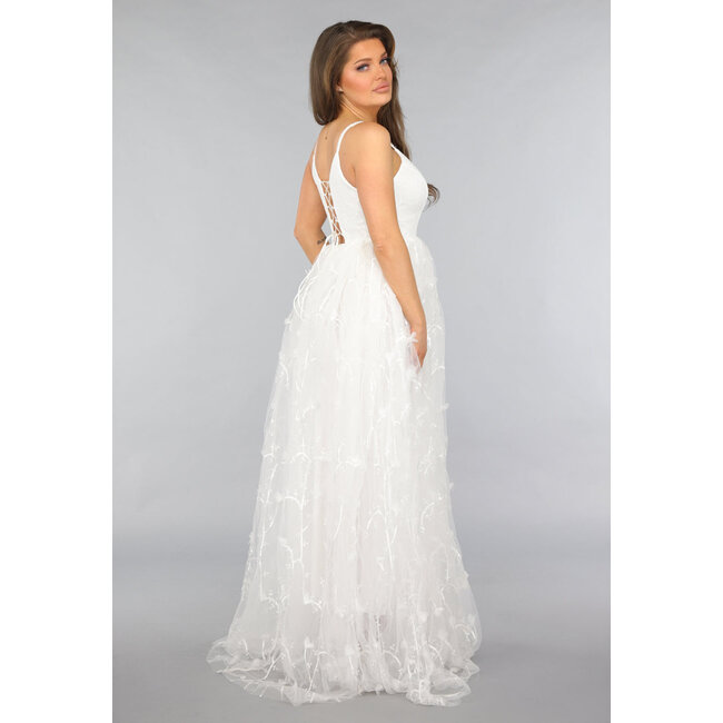 Weißes Brautkleid mit besticktem Rock