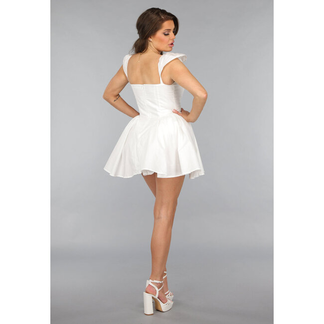 Weißes Skaterkleid mit gerafften Ärmeln