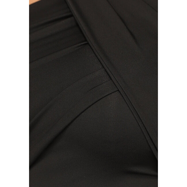 Überkreuztes asymmetrisches Top in Schwarz