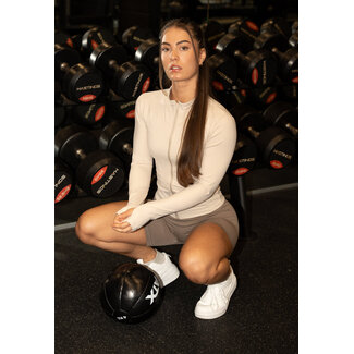 Beige Schönheit im Beastmode