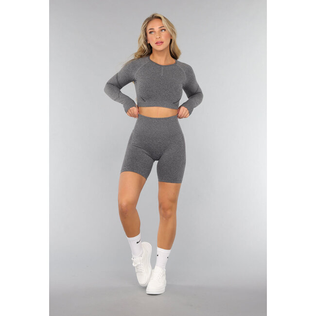 Graue Fitness-Shorts mit Scrunch