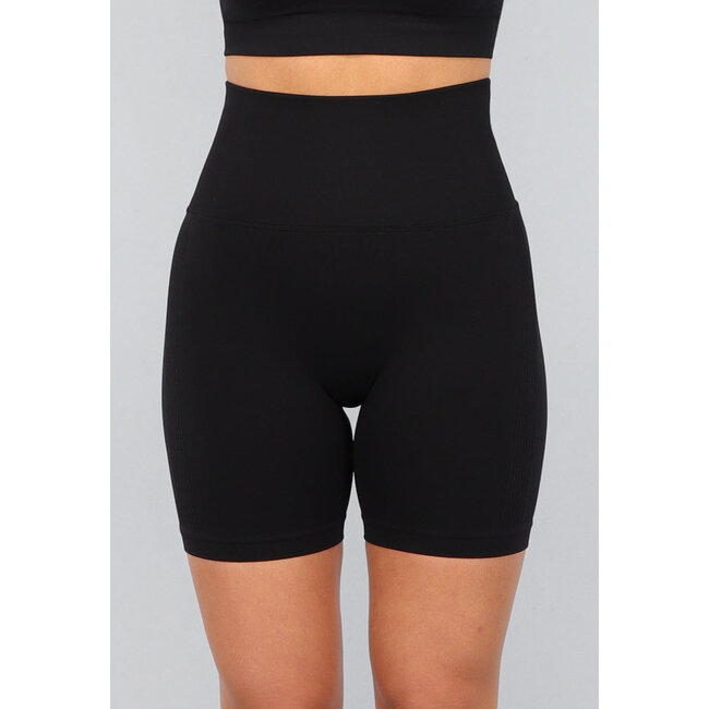 Schwarze Biker-Shorts mit Scrunch